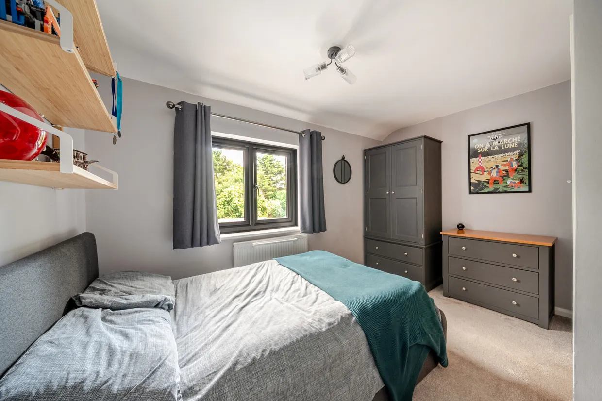 Chappell Close, Liphook, GU30 photo 8