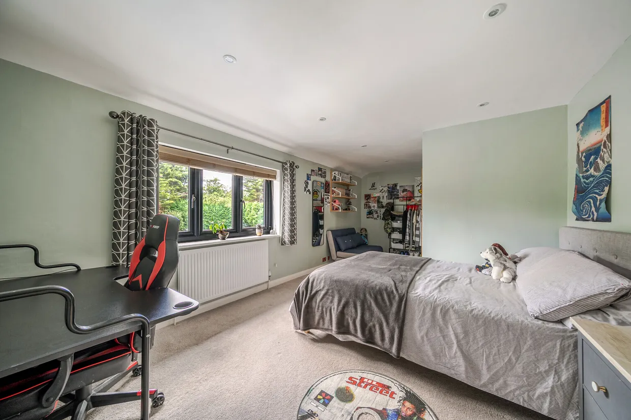 Chappell Close, Liphook, GU30 photo 10