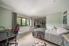 Chappell Close, Liphook, GU30 photo 10