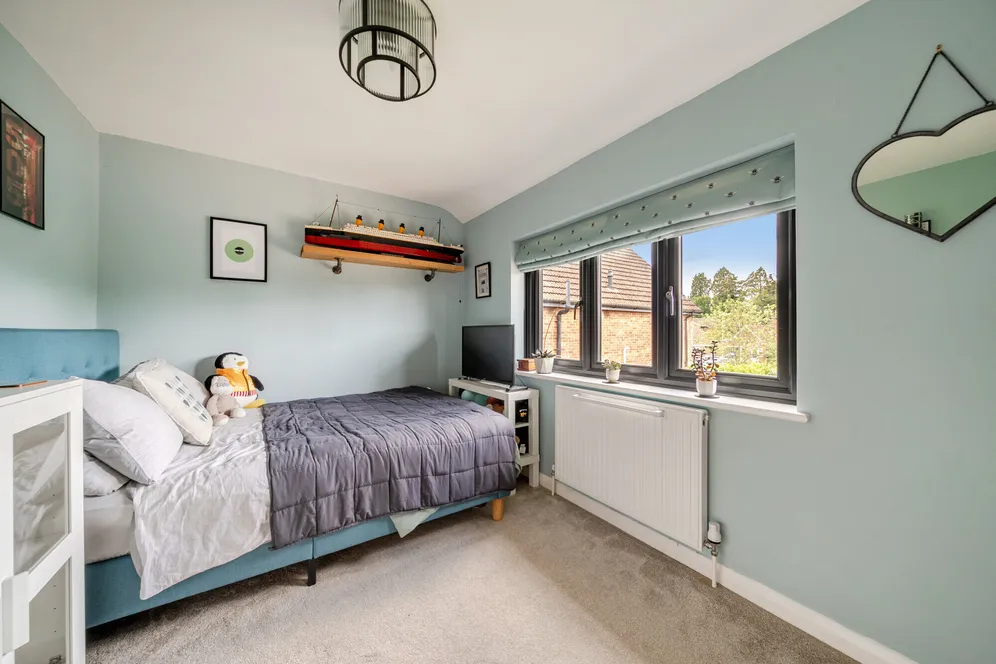Chappell Close, Liphook, GU30 photo 11