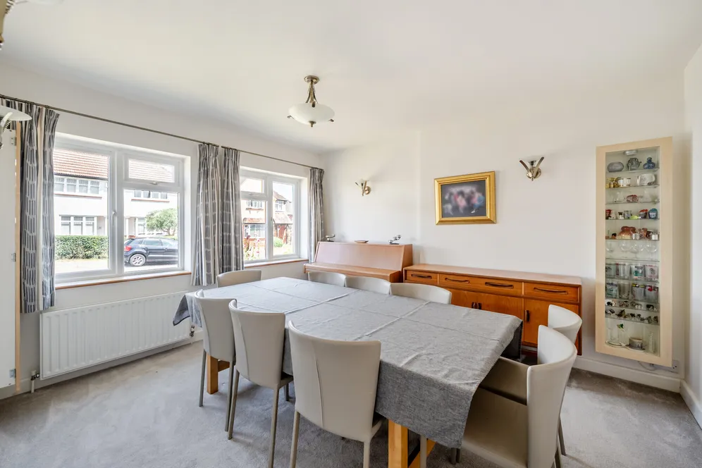 Christ Church Mount, Epsom, KT19 photo 7