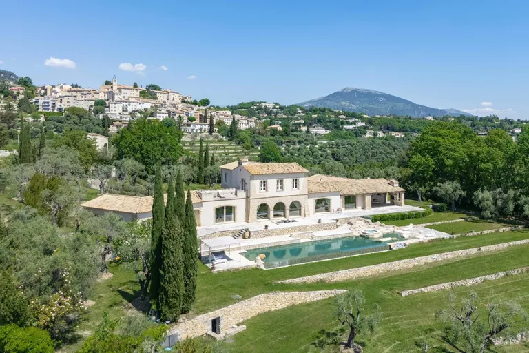 Châteauneuf-Grasse, 06740, France