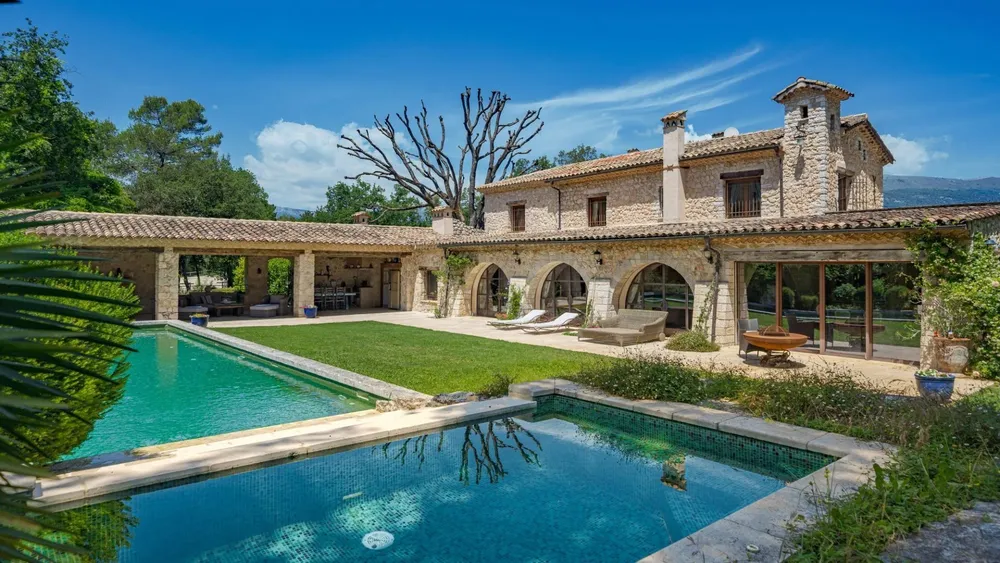 Video tour for Roquefort-les-Pins, 06330, France