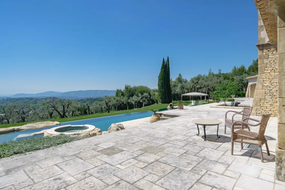 Châteauneuf-Grasse, 06740, France