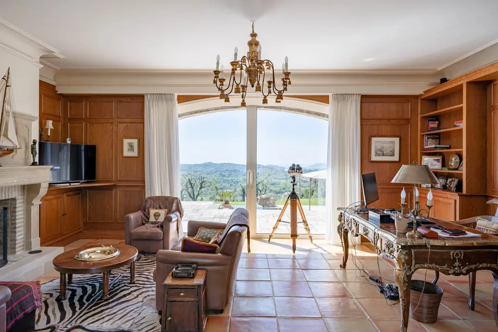 Châteauneuf-Grasse, 06740, France