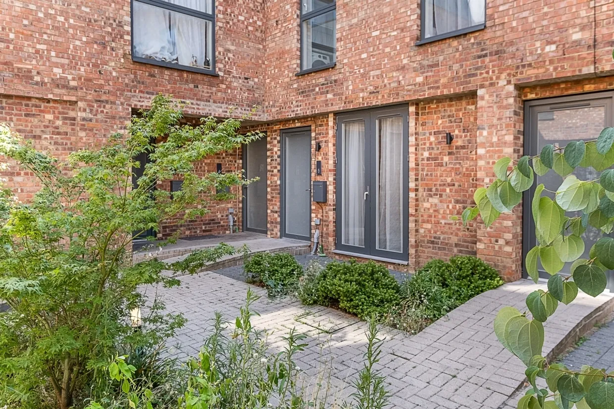 Wells Walk, E7 photo 15
