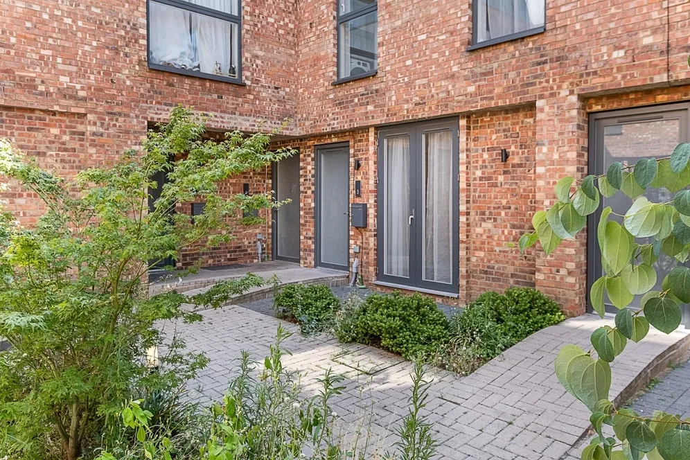 Wells Walk, E7 photo 15
