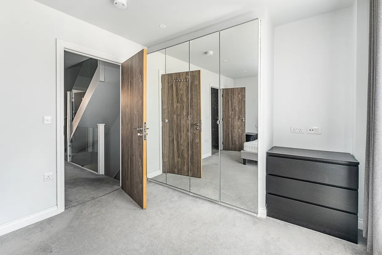 Wells Walk, E7 photo 8