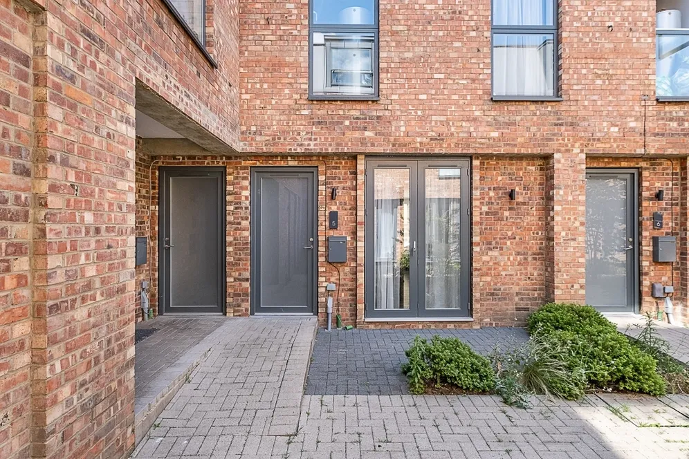 Wells Walk, E7 photo 7