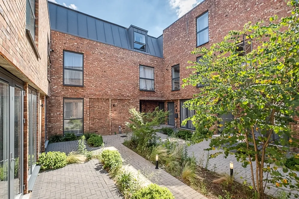 Wells Walk, E7 photo 20