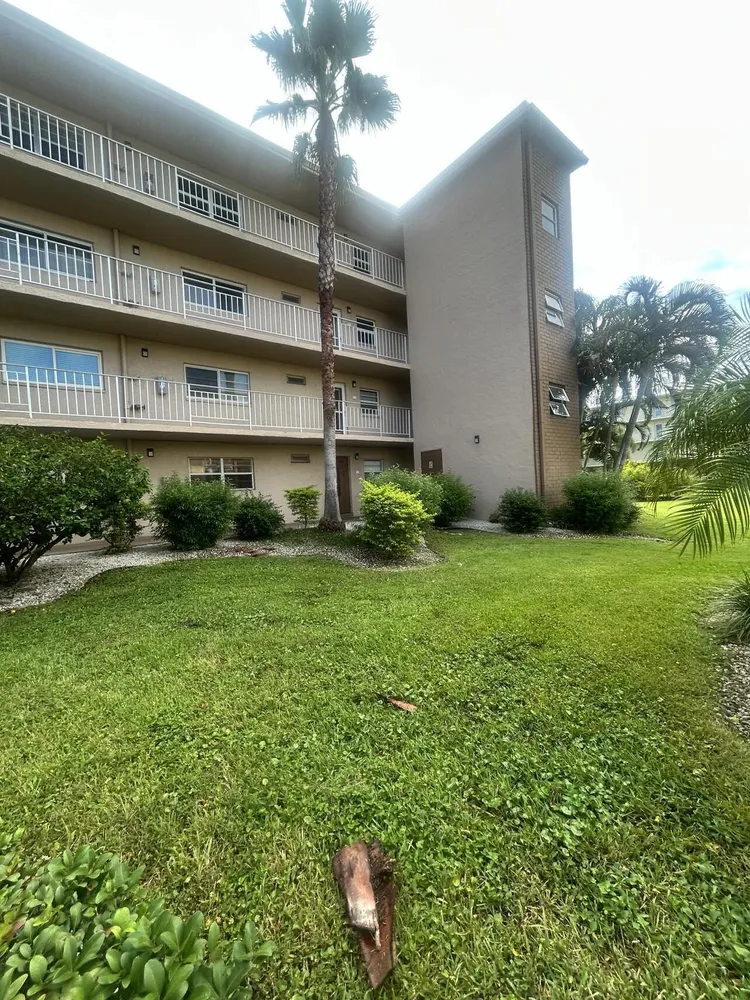 300 NE 26th Ave, Boynton Beach, FL 33435
