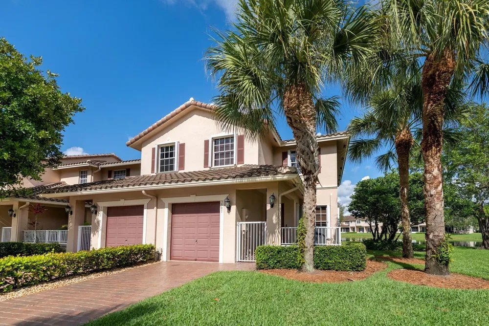 3501 Lakeside Dr, Davie, FL 33328