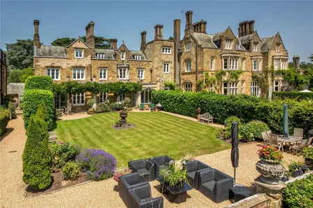 Broome Hall, Coldharbour, RH5