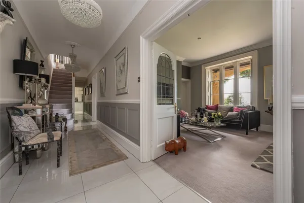 Broome Hall, Coldharbour, RH5 photo 9