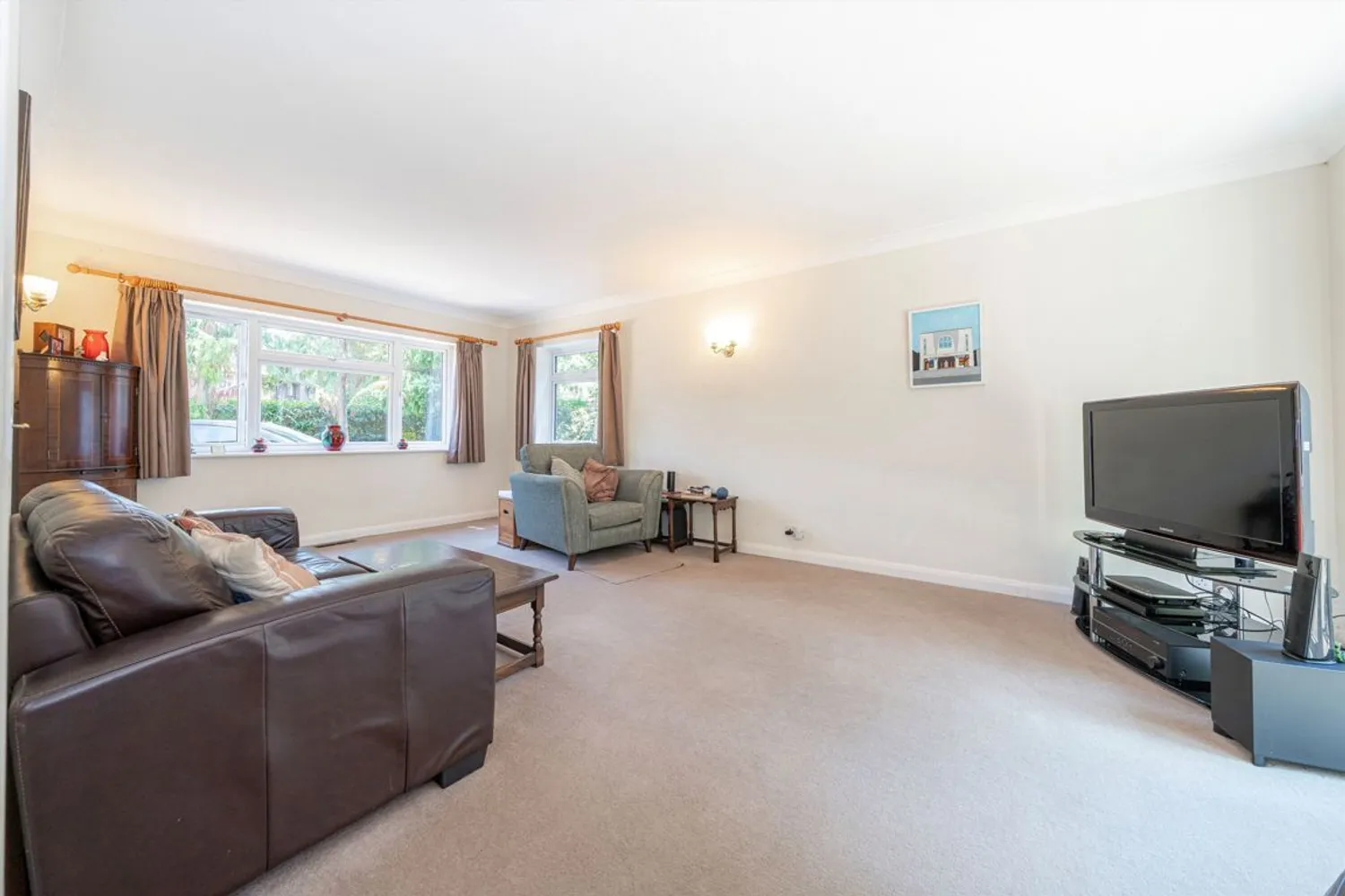 The Fairway, Weybridge, KT13 photo 2