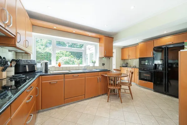 The Fairway, Weybridge, KT13 photo 3