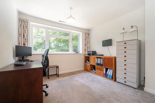 The Fairway, Weybridge, KT13 photo 6
