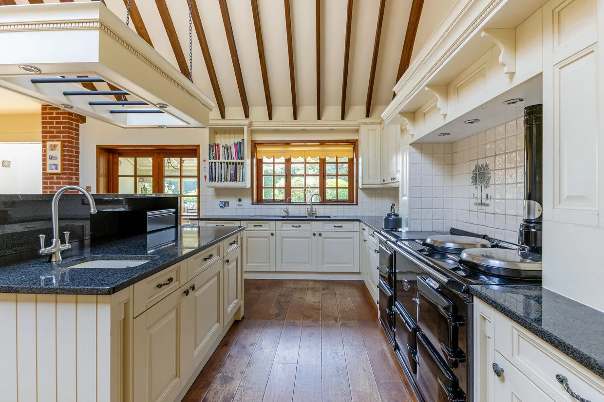 Weydown Road, Haslemere, GU27 photo 3
