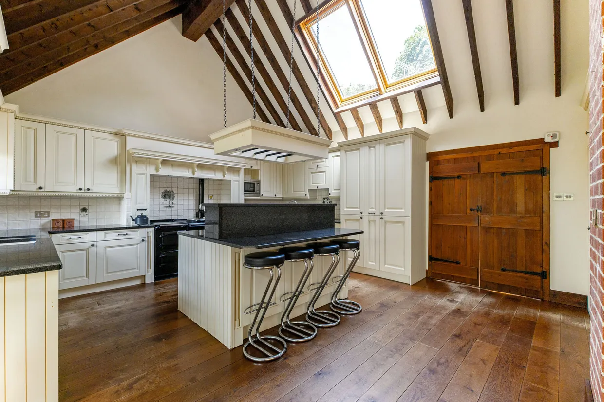 Weydown Road, Haslemere, GU27 photo 5