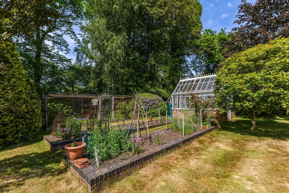 Weydown Road, Haslemere, GU27 photo 33
