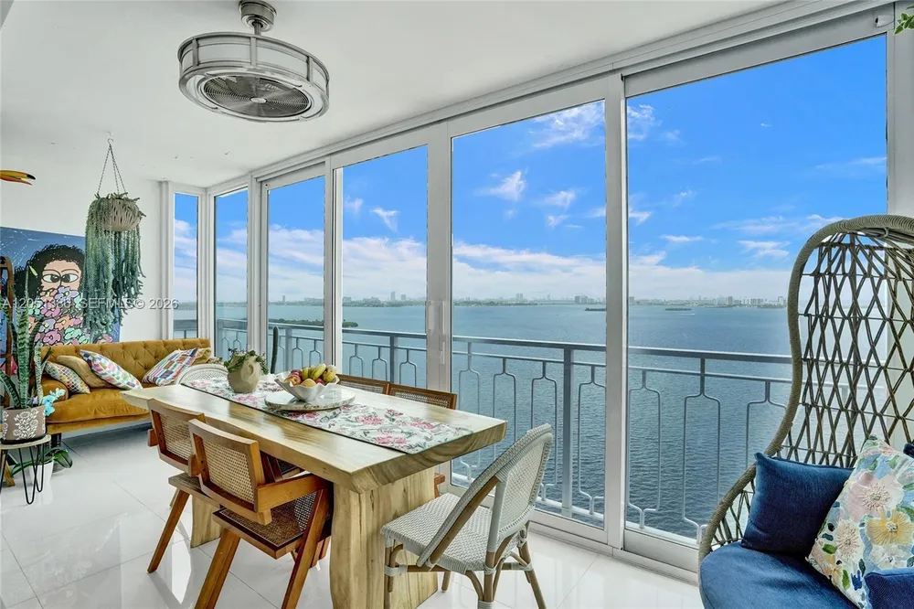 11111 Biscayne Blvd, Miami, FL 33181