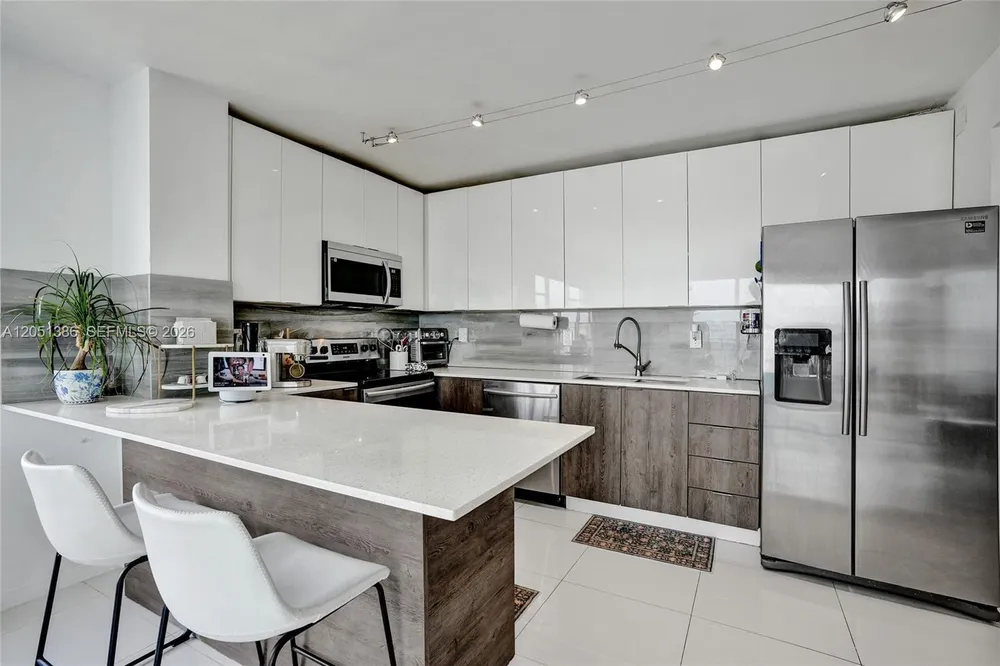 11111 Biscayne Blvd, Miami, FL 33181