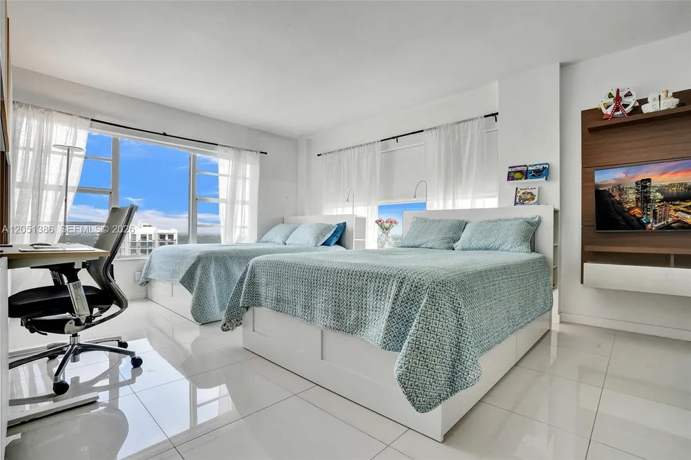 11111 Biscayne Blvd, Miami, FL 33181
