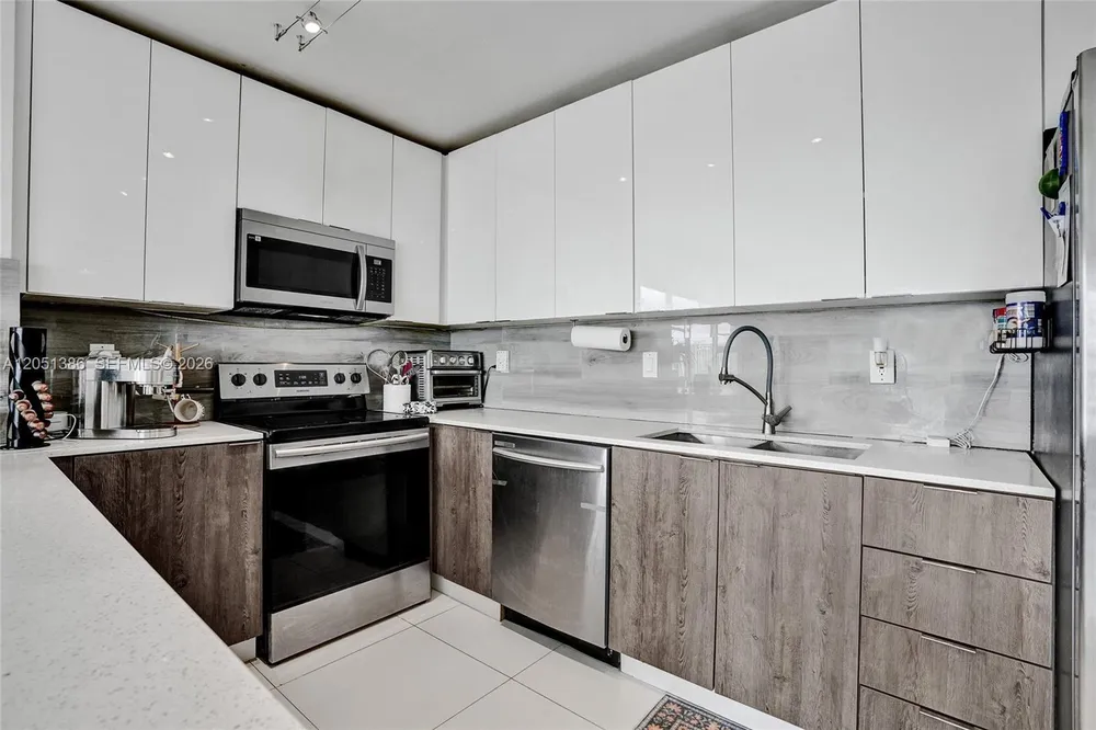 11111 Biscayne Blvd, Miami, FL 33181
