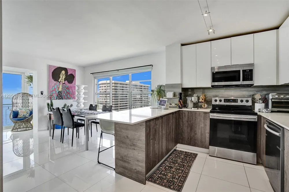 11111 Biscayne Blvd, Miami, FL 33181