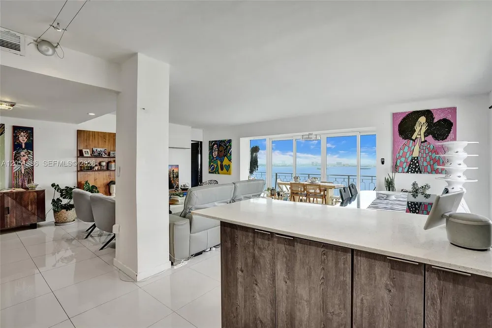 11111 Biscayne Blvd, Miami, FL 33181