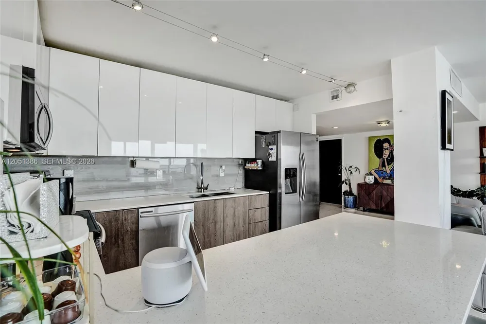 11111 Biscayne Blvd, Miami, FL 33181