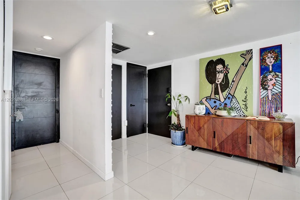 11111 Biscayne Blvd, Miami, FL 33181