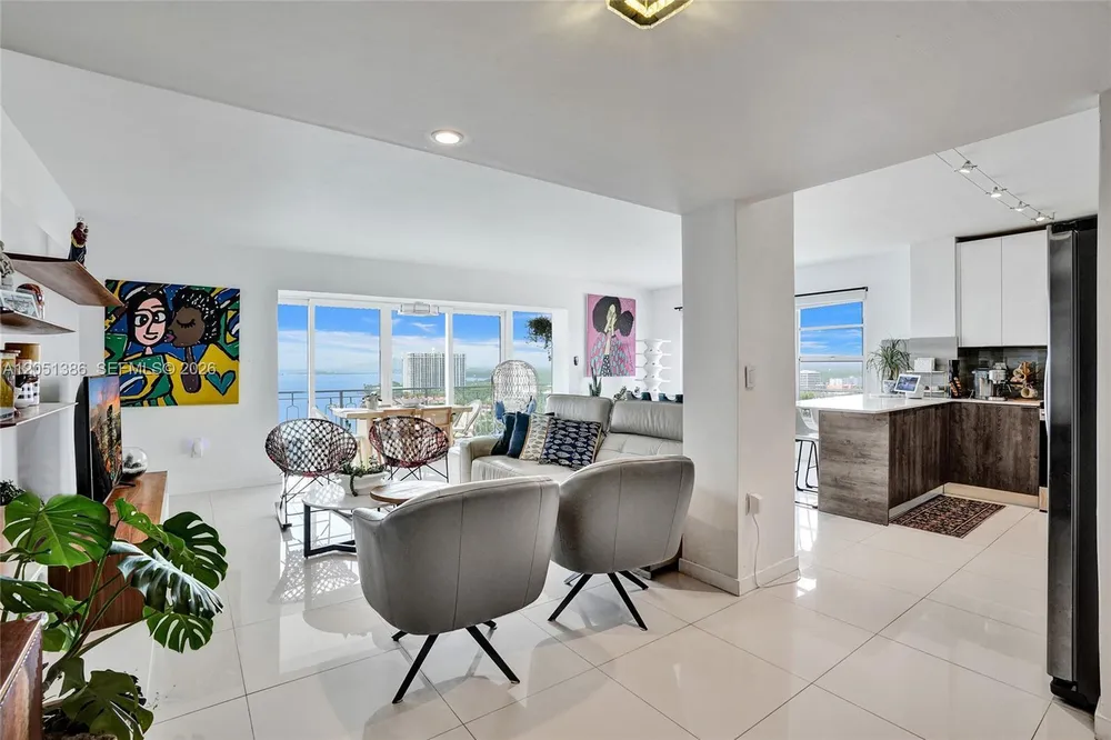 11111 Biscayne Blvd, Miami, FL 33181