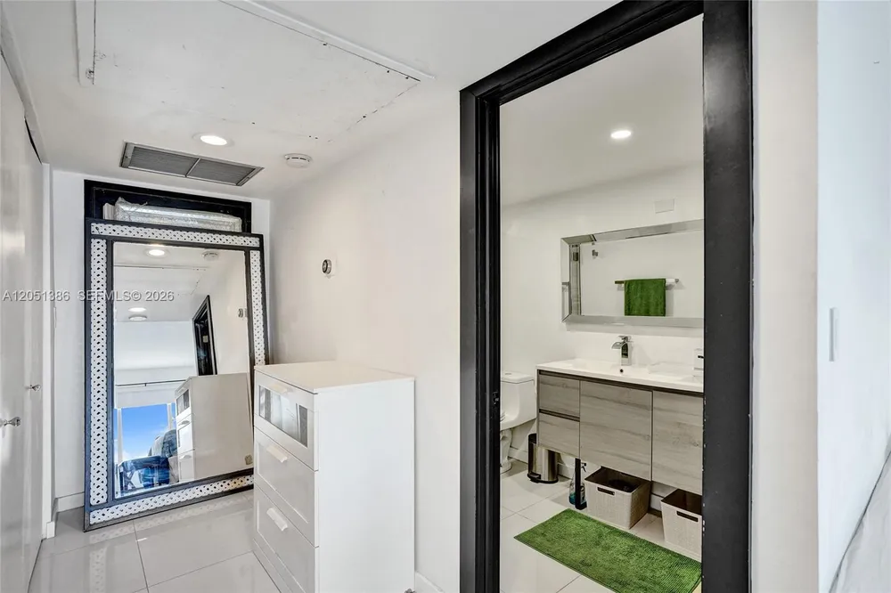 11111 Biscayne Blvd, Miami, FL 33181