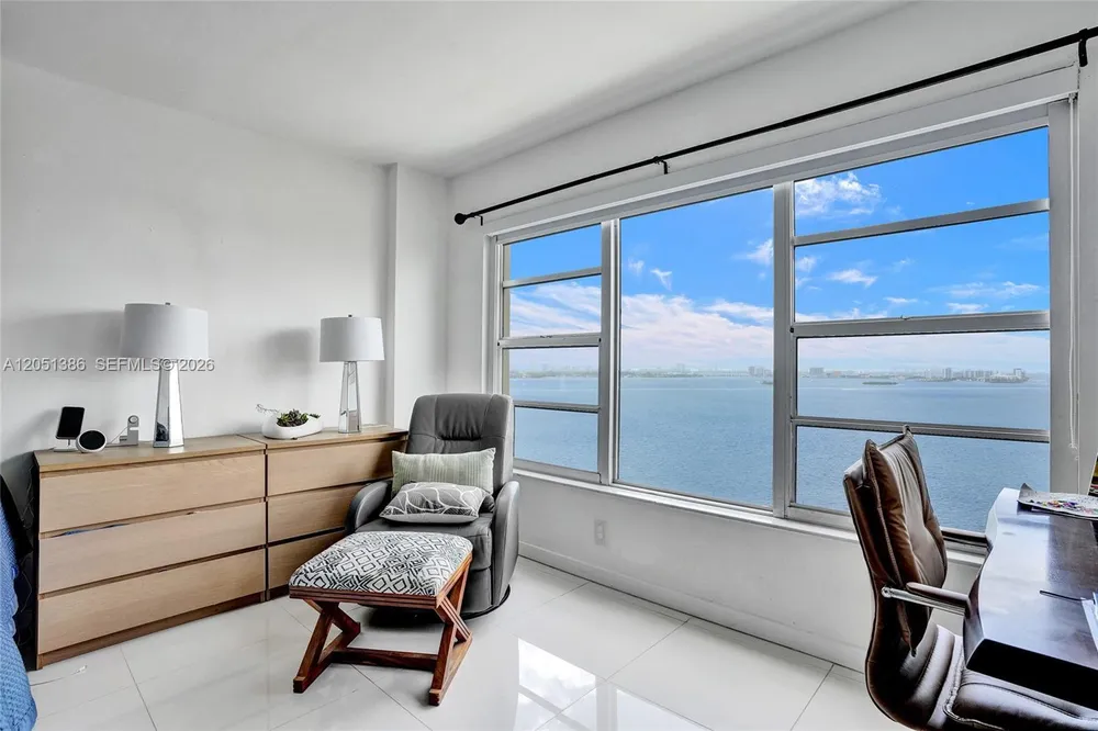 11111 Biscayne Blvd, Miami, FL 33181