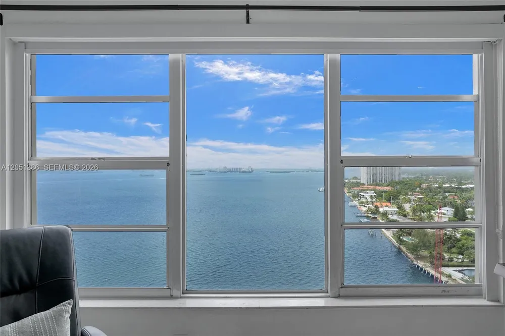 11111 Biscayne Blvd, Miami, FL 33181