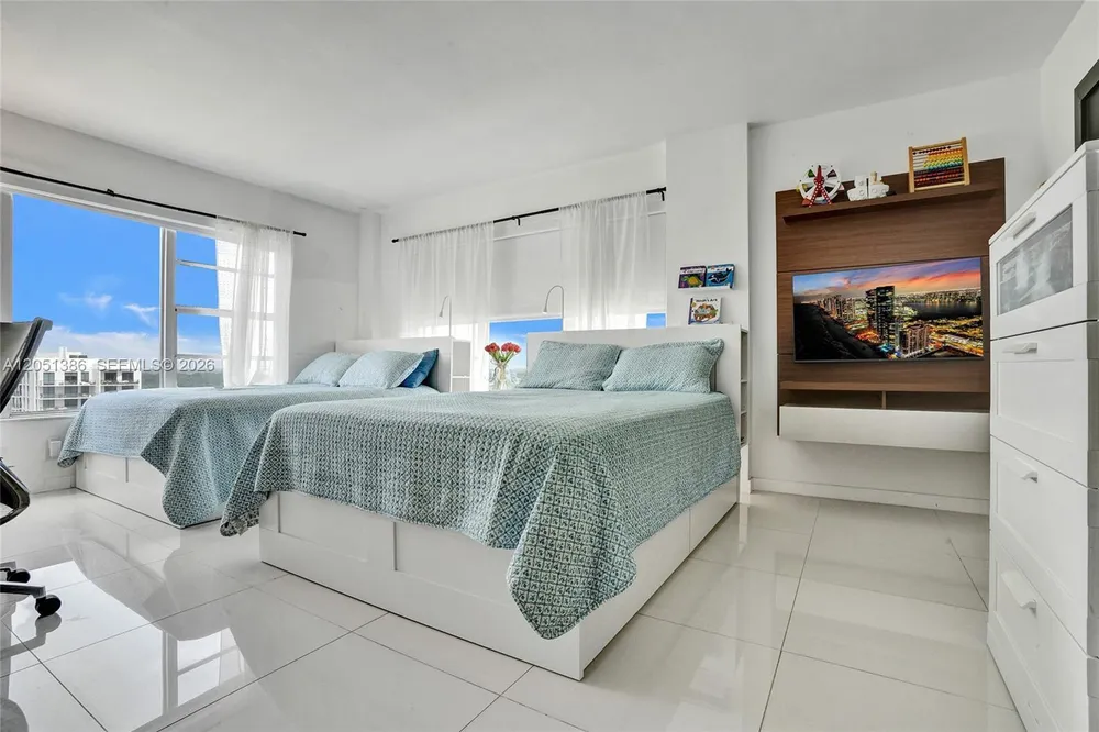 11111 Biscayne Blvd, Miami, FL 33181
