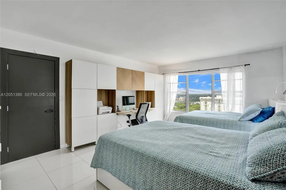 11111 Biscayne Blvd, Miami, FL 33181