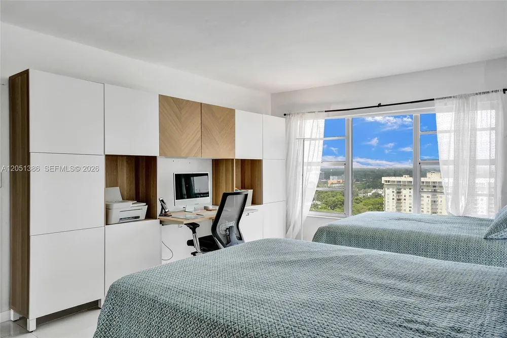 11111 Biscayne Blvd, Miami, FL 33181