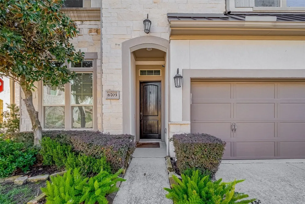 6703 Saxton Manor Ln, Houston, TX 77055