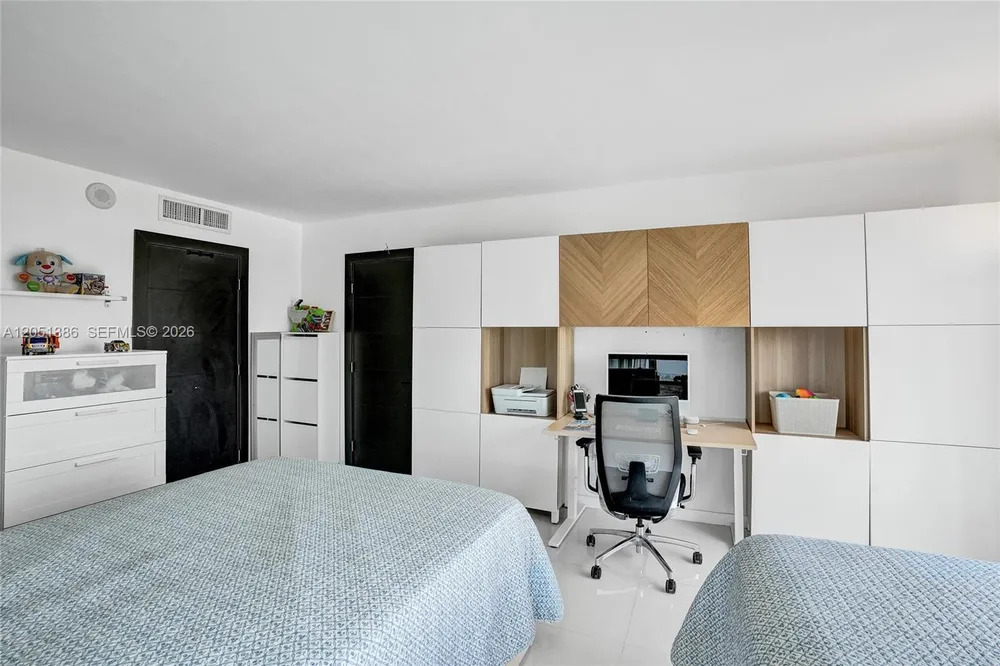 11111 Biscayne Blvd, Miami, FL 33181