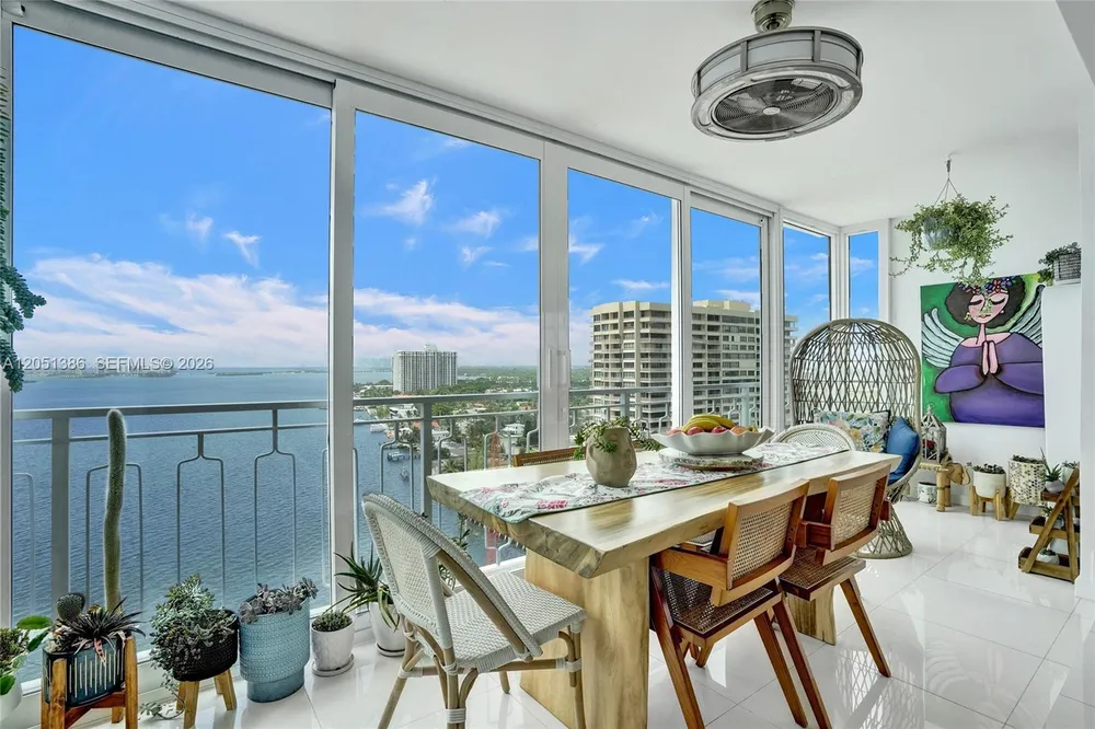 11111 Biscayne Blvd, Miami, FL 33181