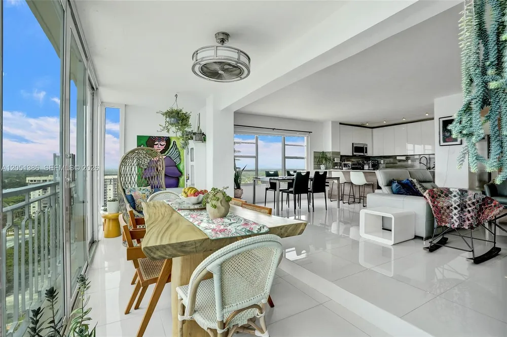 11111 Biscayne Blvd, Miami, FL 33181