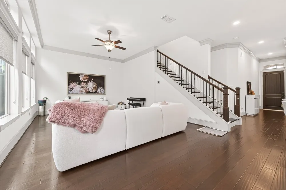 6703 Saxton Manor Ln, Houston, TX 77055