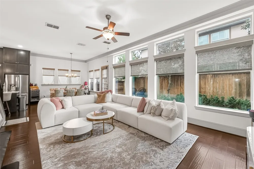 6703 Saxton Manor Ln, Houston, TX 77055