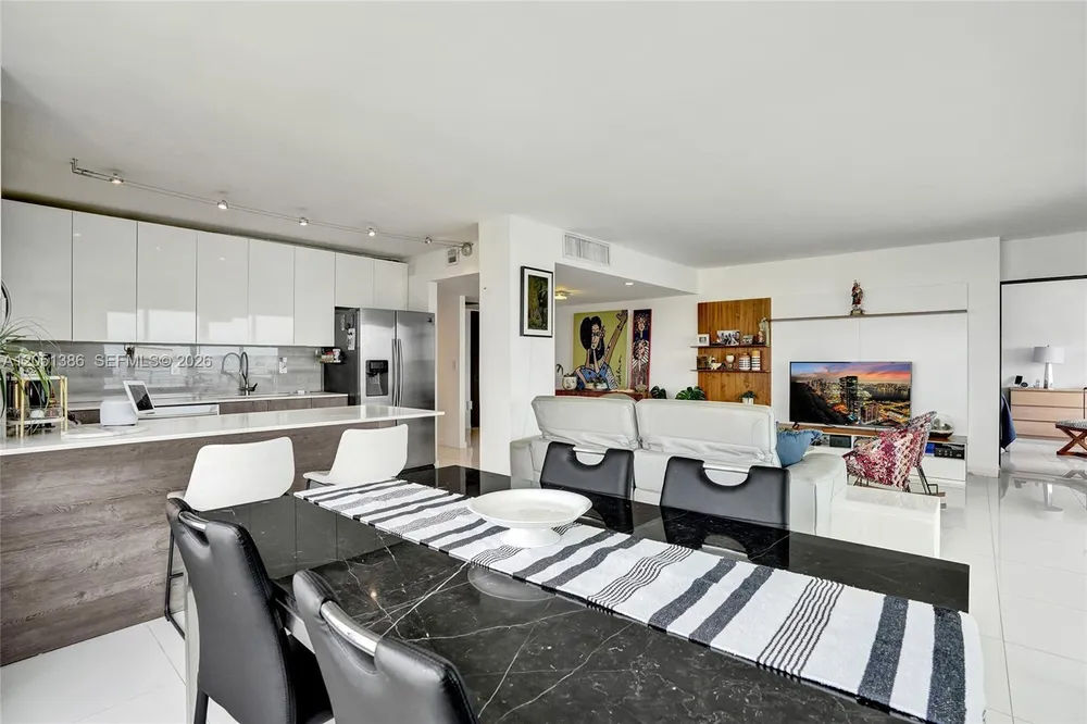 11111 Biscayne Blvd, Miami, FL 33181