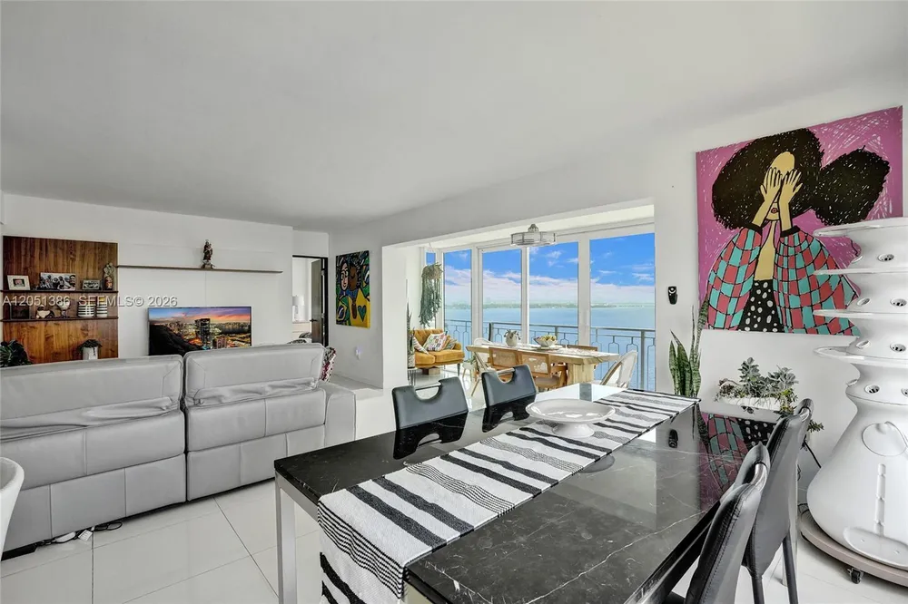 11111 Biscayne Blvd, Miami, FL 33181