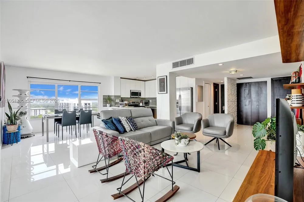 11111 Biscayne Blvd, Miami, FL 33181