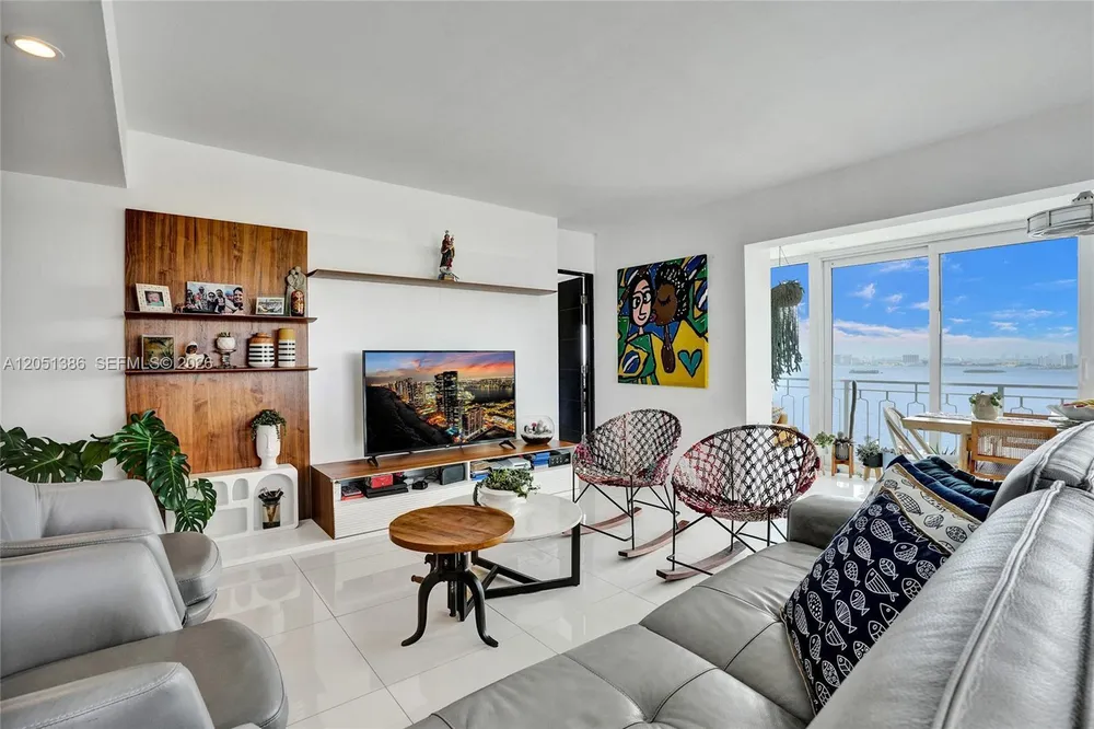 11111 Biscayne Blvd, Miami, FL 33181
