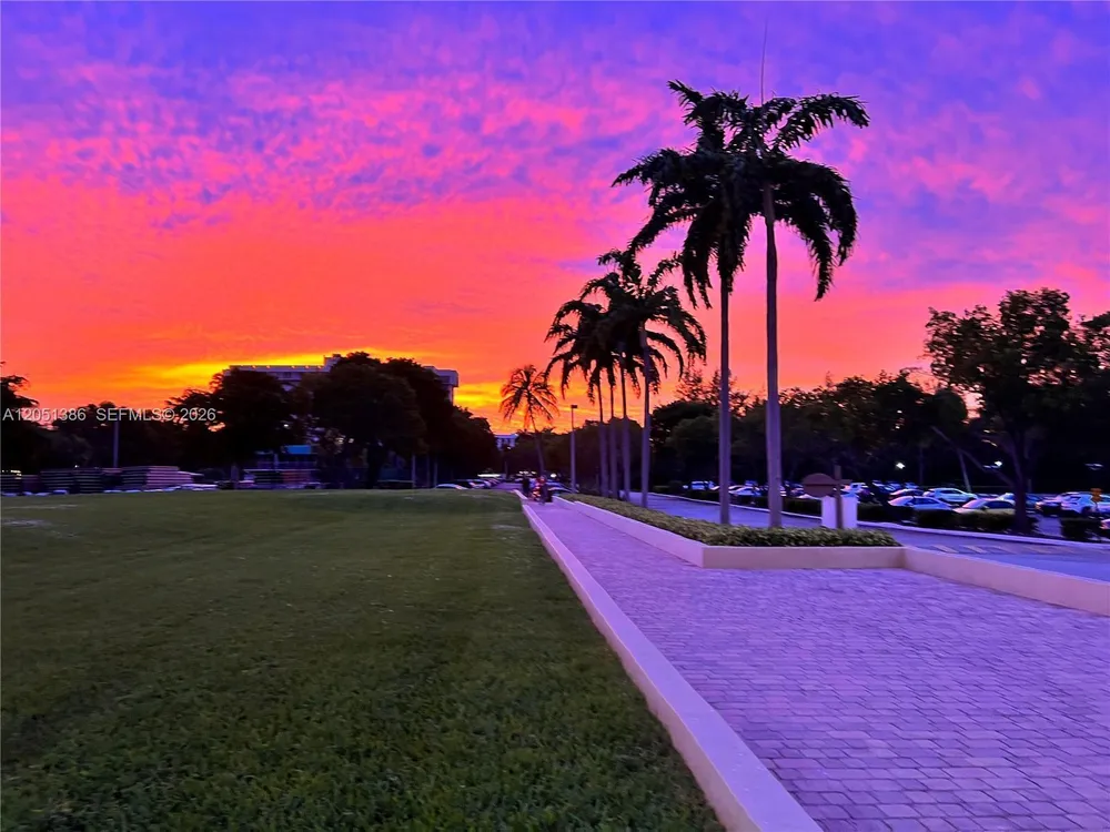 11111 Biscayne Blvd, Miami, FL 33181